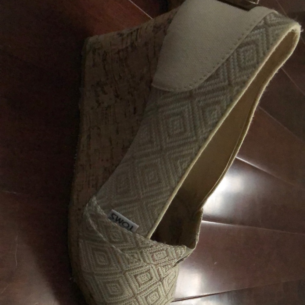 Tom Wedges - Picture 2 of 3